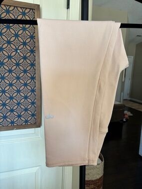 ALO Yoga Womens Leggings in Blush Pink